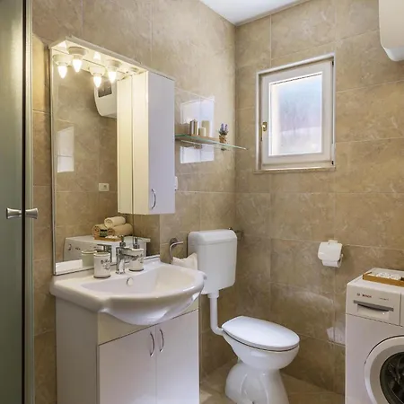 Apartmán Lovely In With Swimming Pool
