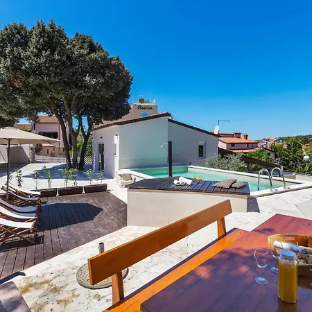 Apartmán Lovely In With Swimming Pool *
