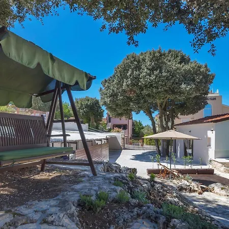 Apartmán Lovely In With Swimming Pool Pula